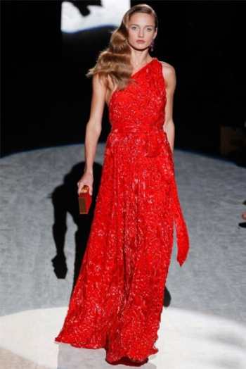 Топ 20 моделей красных платьев к весеннему сезону 2012